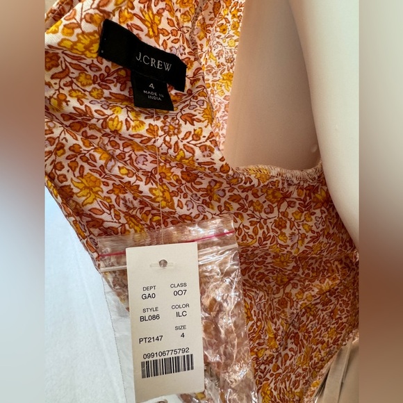 J.Crew Puff-sleeve V-neck Top in Scattered Blooms size 4 - Picture 10 of 10
